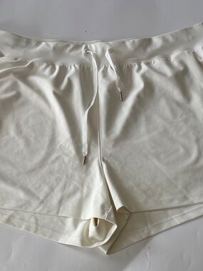 Old Navy Active Cream Women's High-Rise Athletic Shorts Size XL EUC
